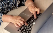 Fracture numérique : l'illectronisme touche 17% de la population selon l'INSEE